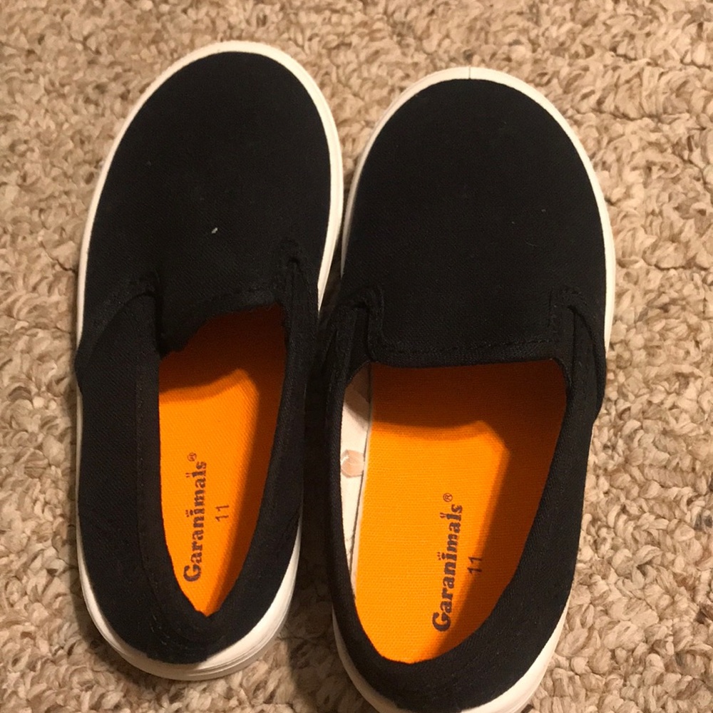 Size 11 (kids) canvas shoe